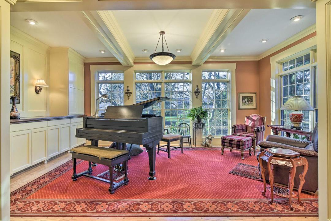 Photo of Livingroom in Hillsboro