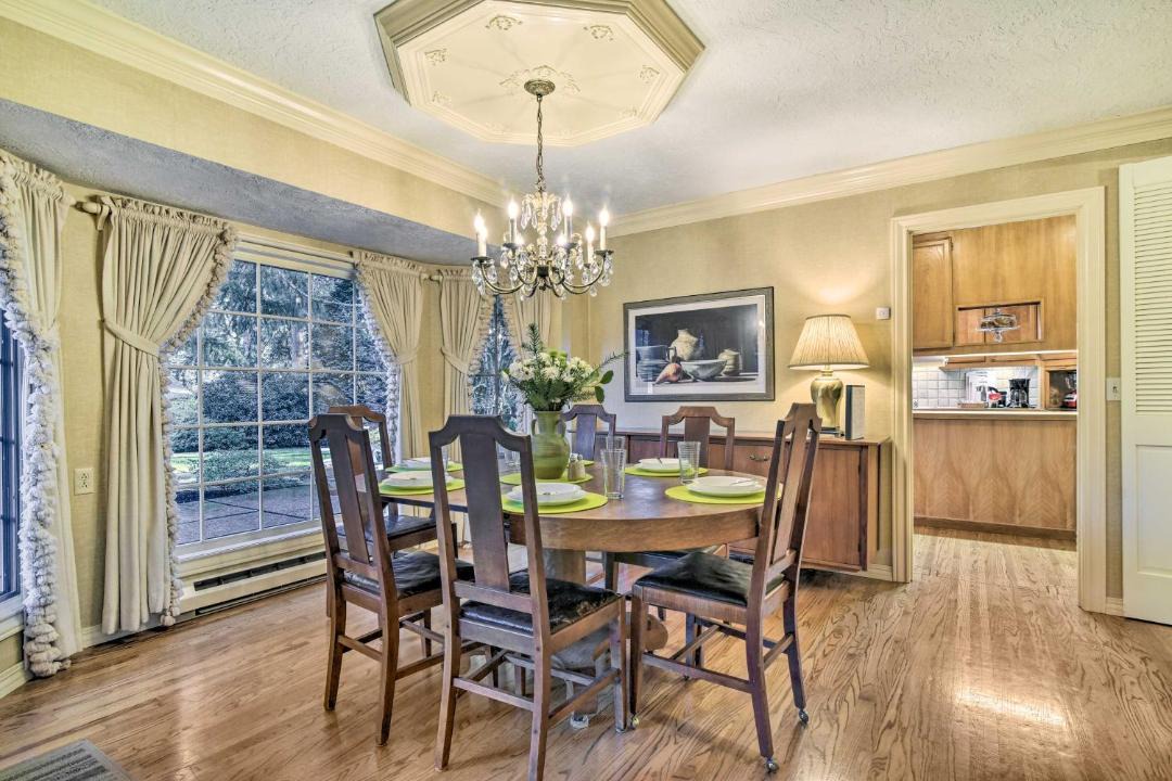 Photo of Livingroom in Hillsboro