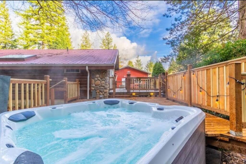 Photo of Outdoor in Gold Bar