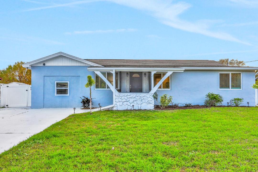 Photo of Buildings in Apollo Beach