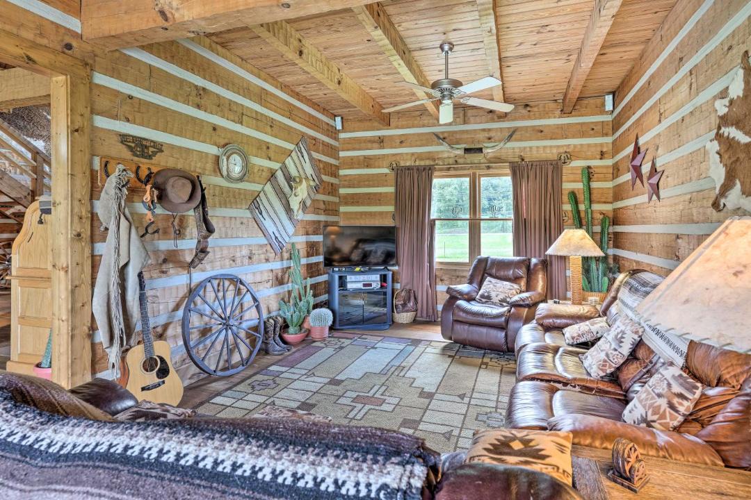 Photo of Livingroom in South Pittsburg