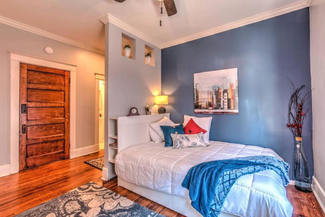 Photo of Bedroom in Central Midtown