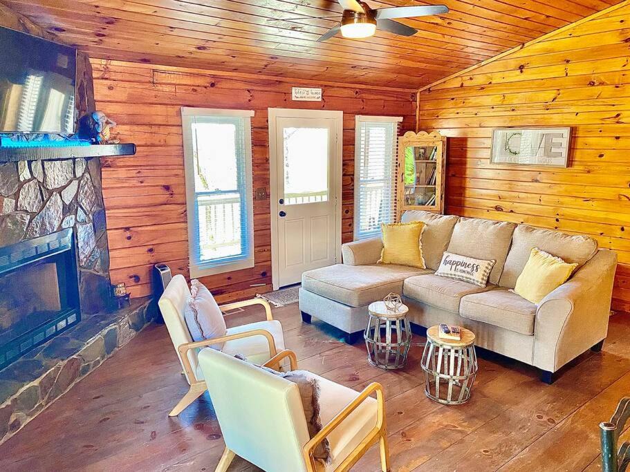 Photo of Livingroom in Morganton