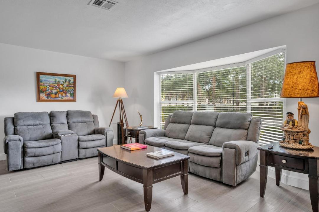 Photo of Livingroom in Garden Isles