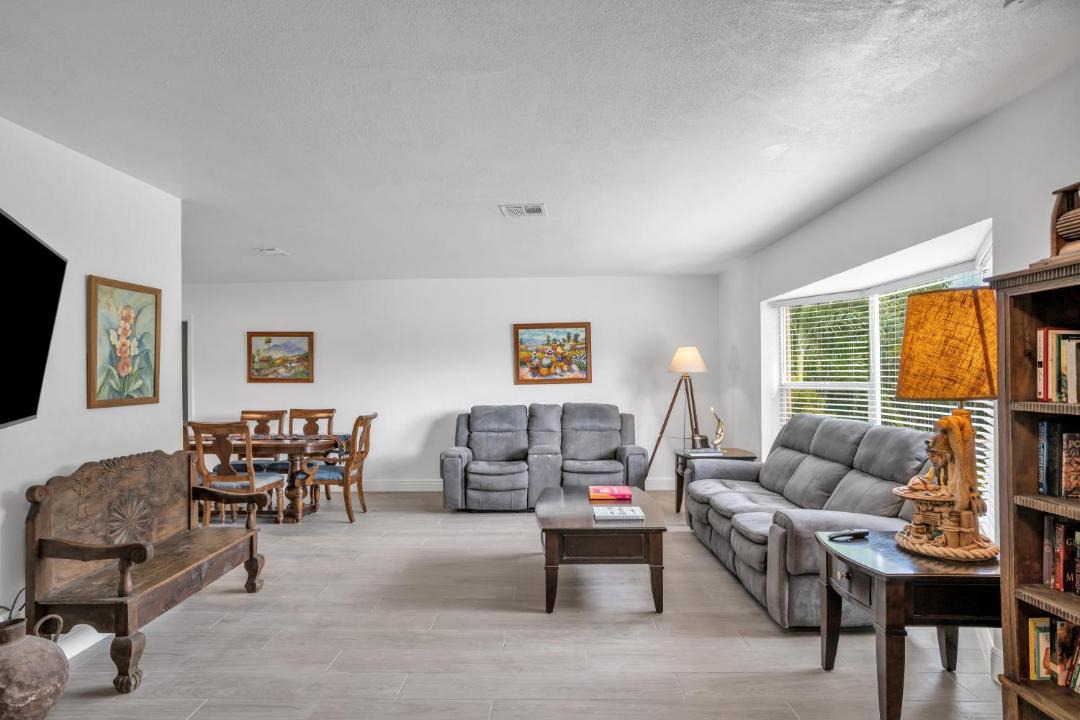 Photo of Livingroom in Garden Isles