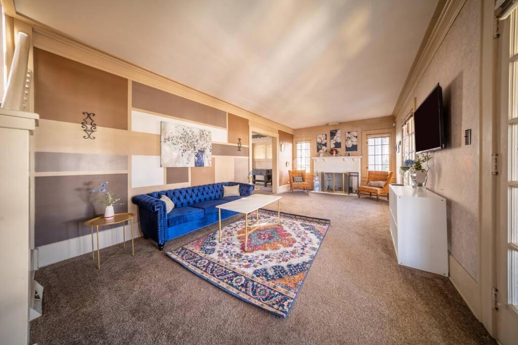 Photo of Livingroom in Highland Square