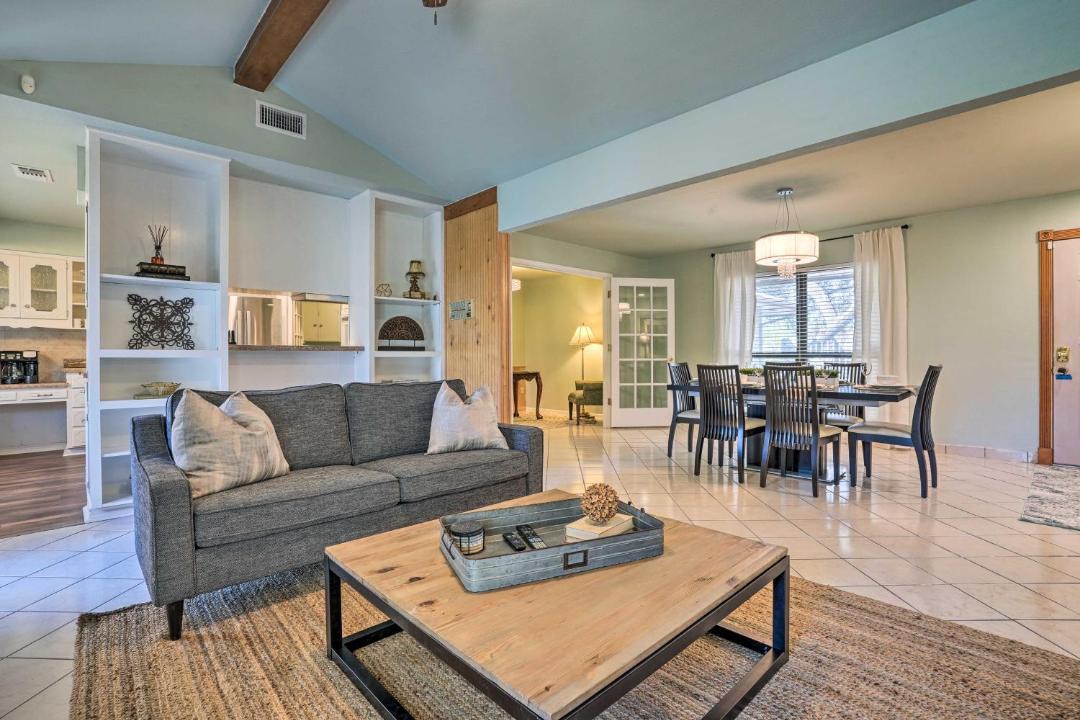 Photo of Livingroom in Vance Jackson