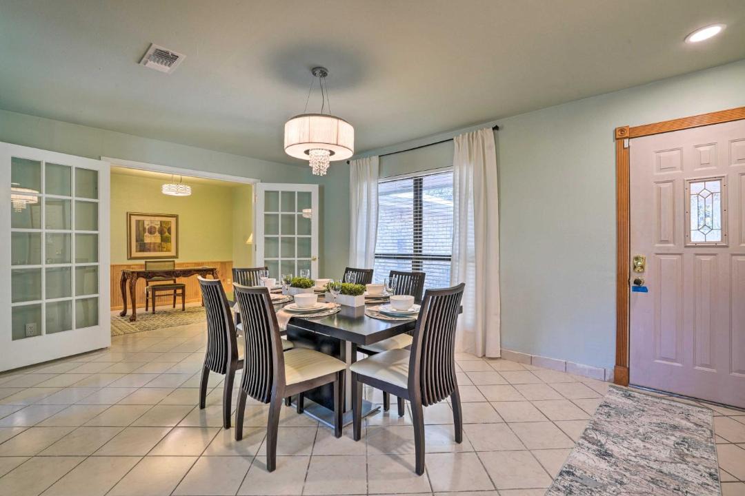 Photo of Livingroom in Vance Jackson