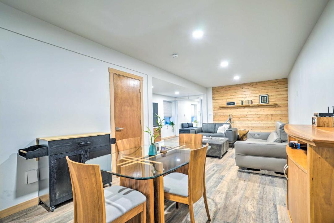 Photo of Livingroom in Gold Bar