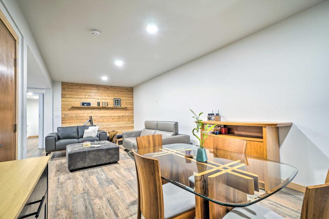 Photo of Livingroom in Gold Bar