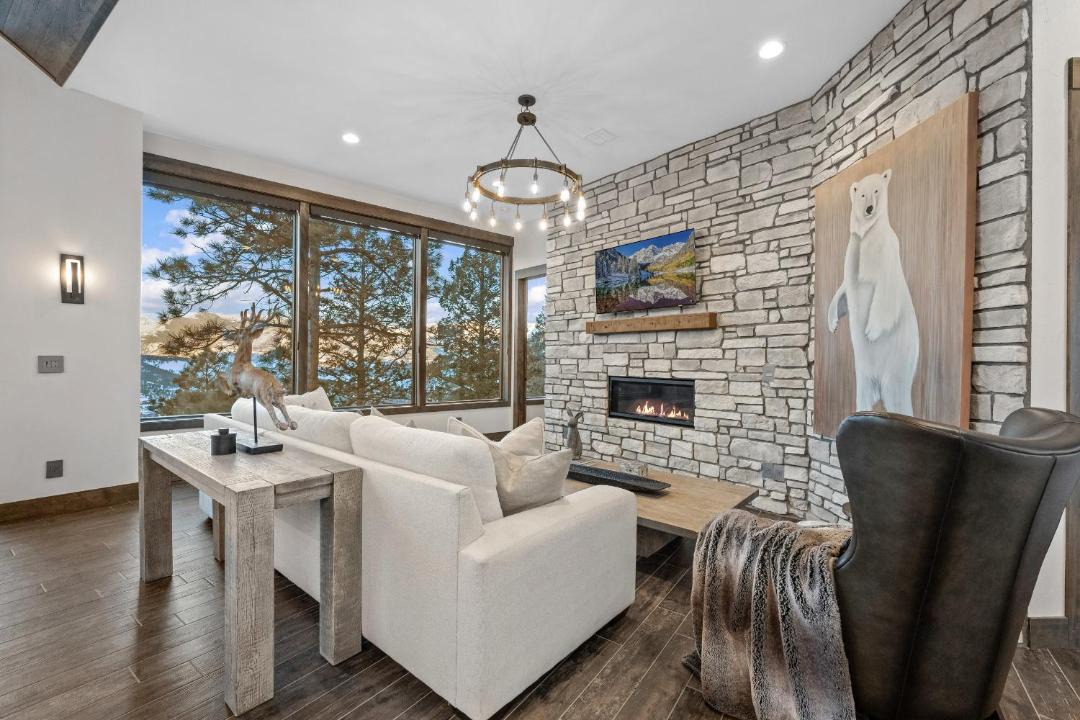 Photo of Livingroom in Windcliff Estates