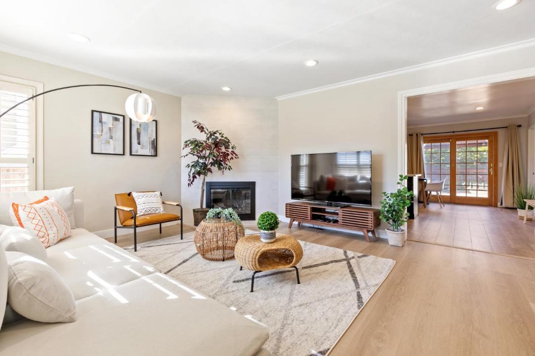 Photo of Livingroom in North Central
