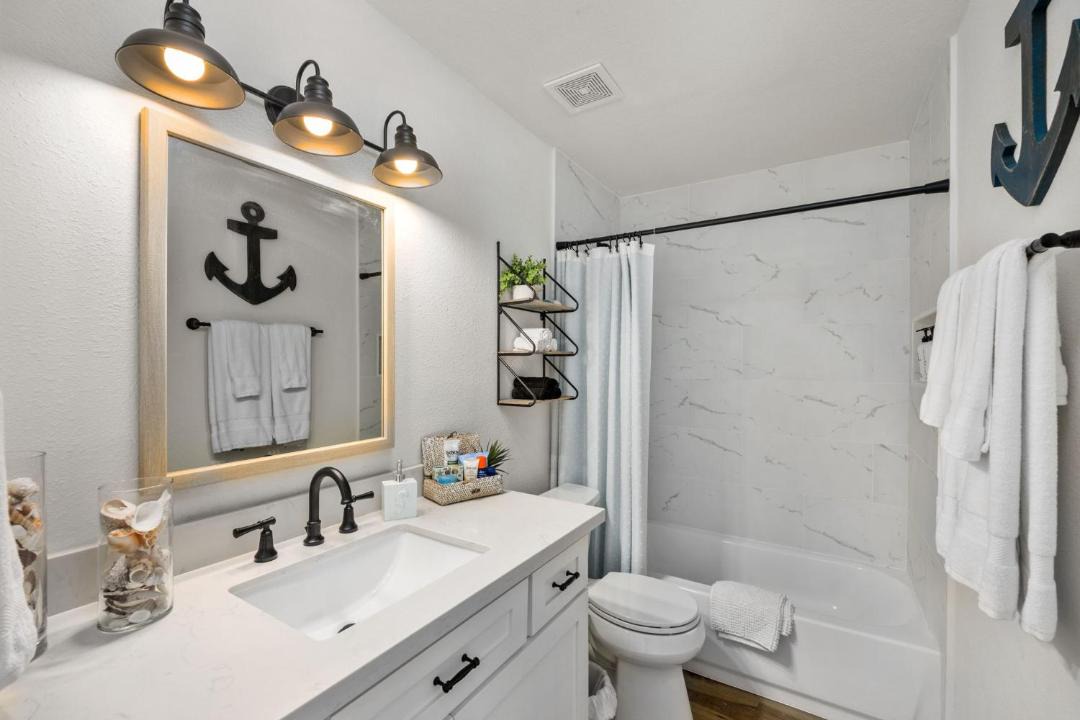 Photo of Bathroom in El Lago