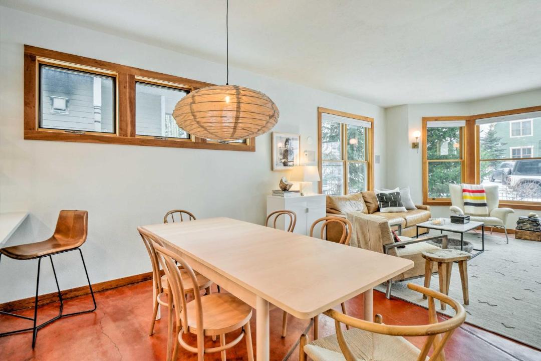 Photo of Livingroom in Historic District