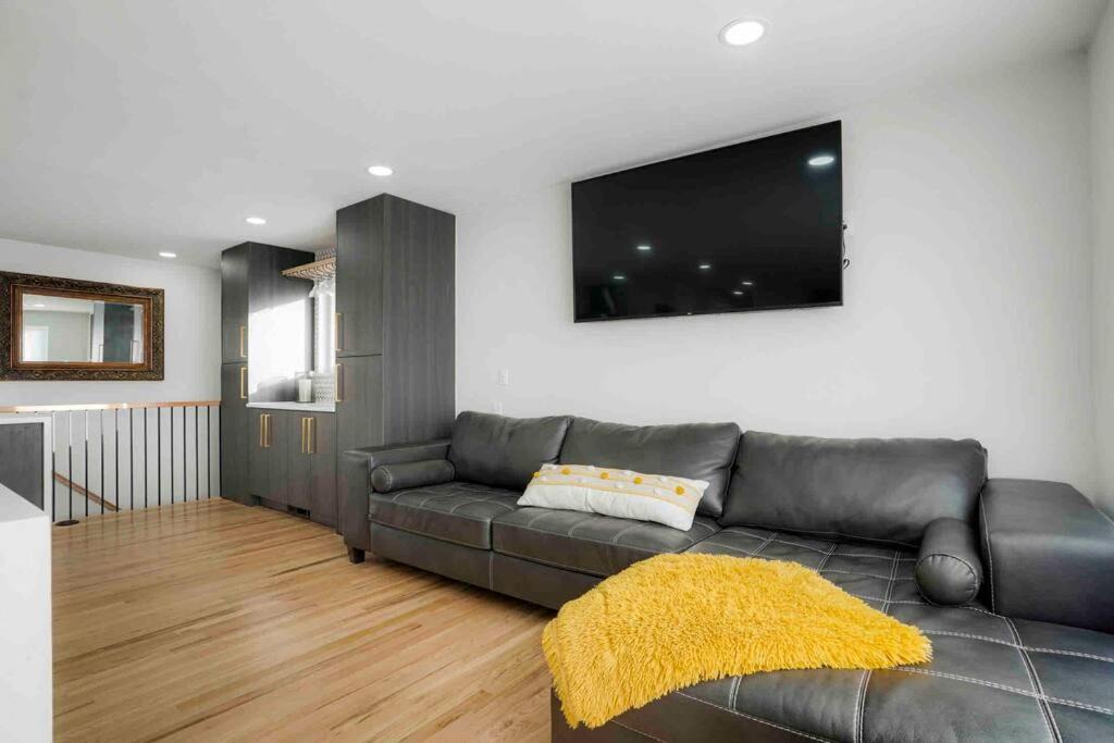 Photo of Livingroom in Aurora
