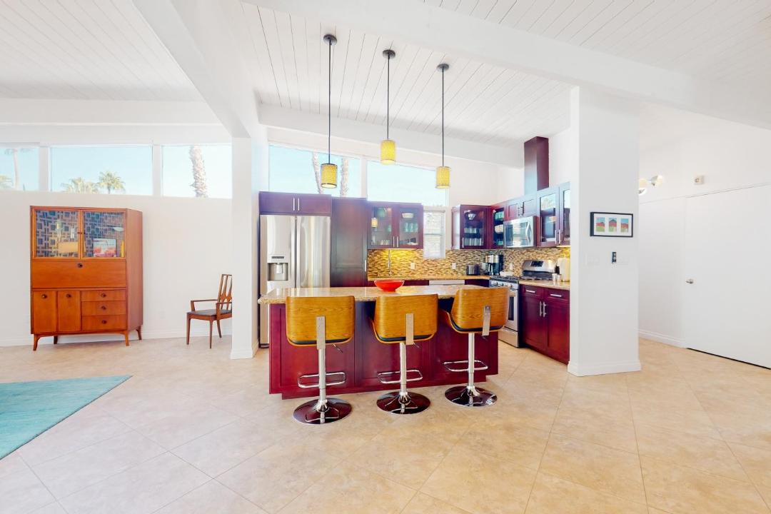 Photo of Livingroom in Racquet Club Estates