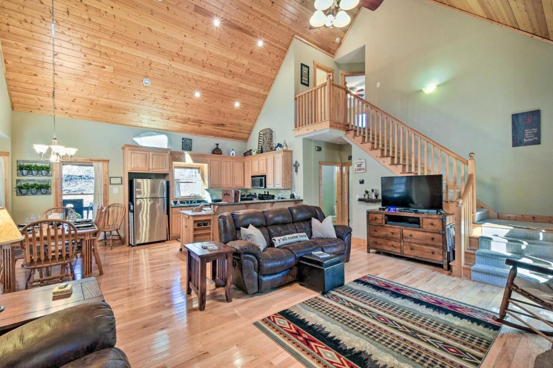 Photo of Livingroom in Dahlonega