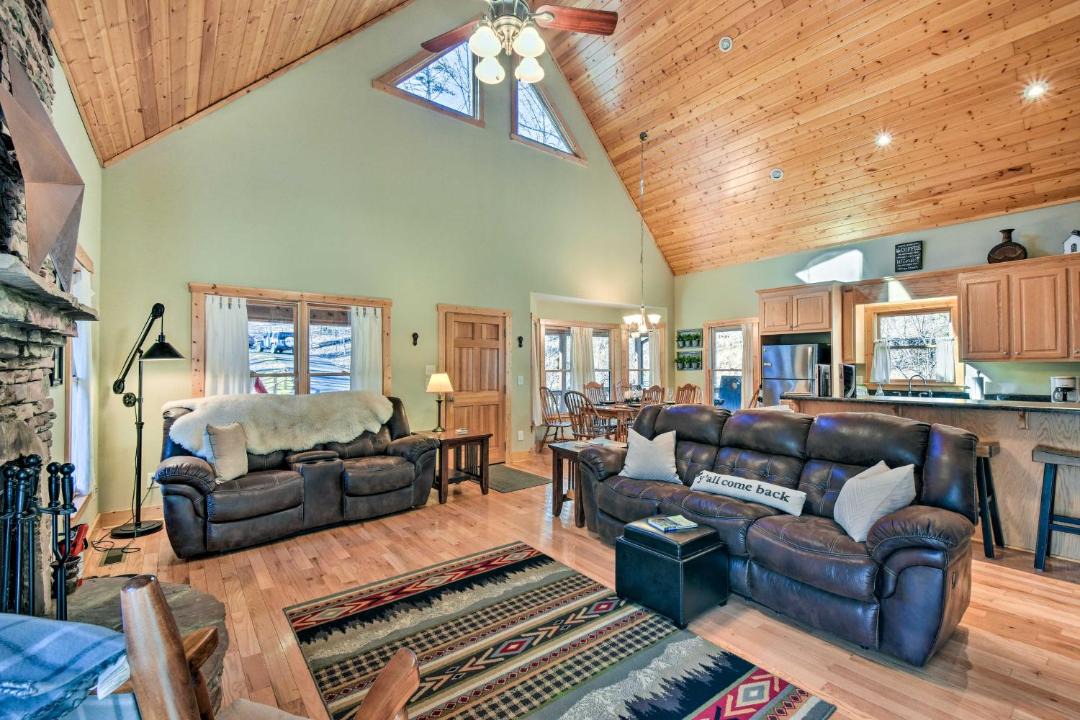 Photo of Livingroom in Dahlonega