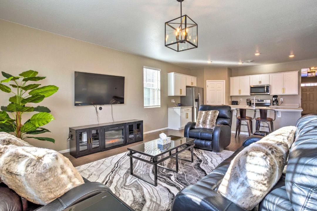 Photo of Livingroom in Aurora