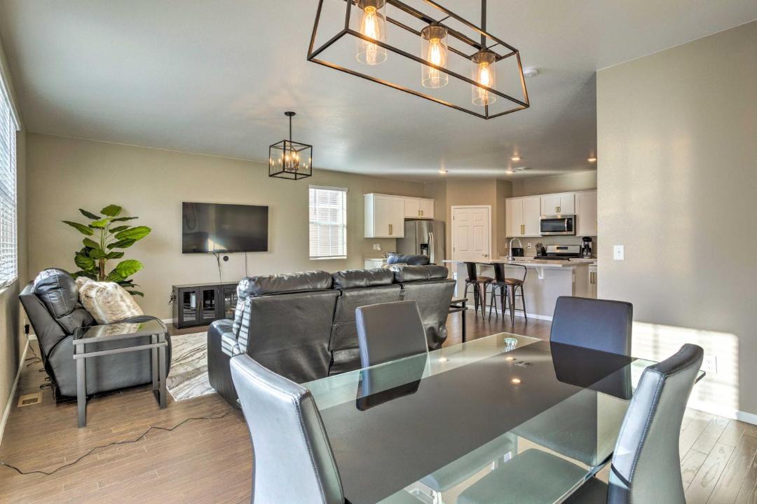 Photo of Livingroom in Aurora
