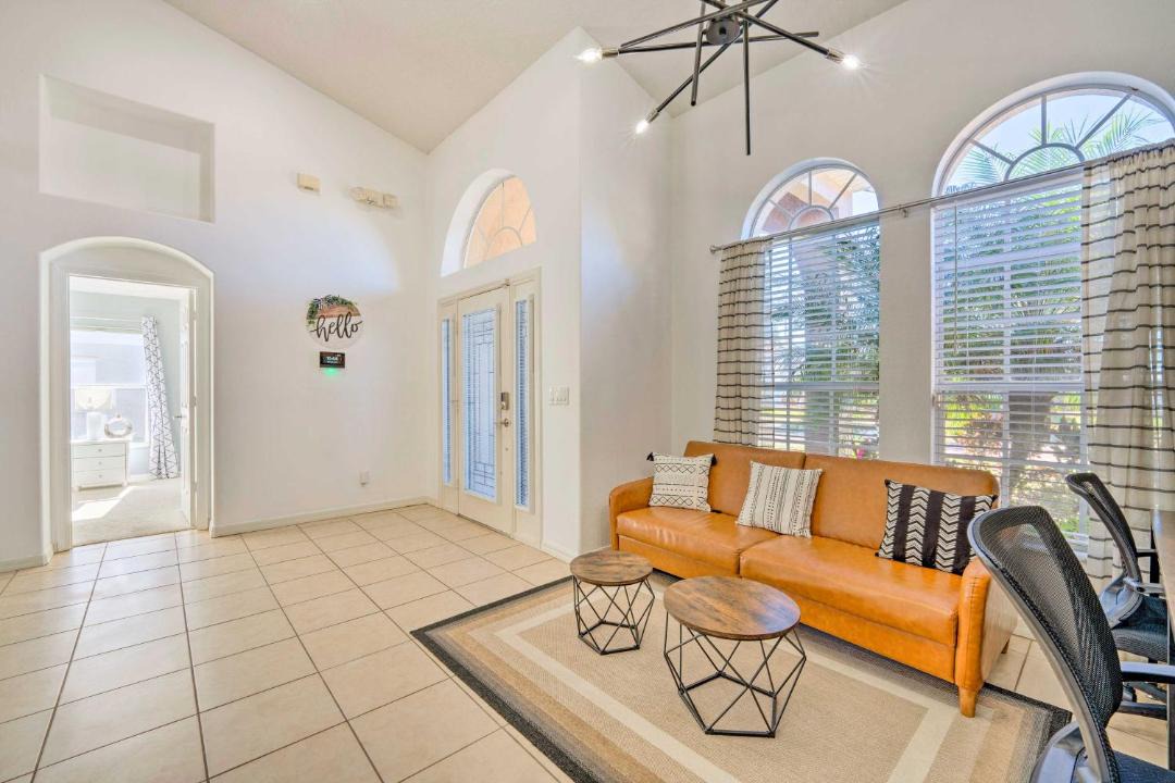 Photo of Livingroom in Orange Tree
