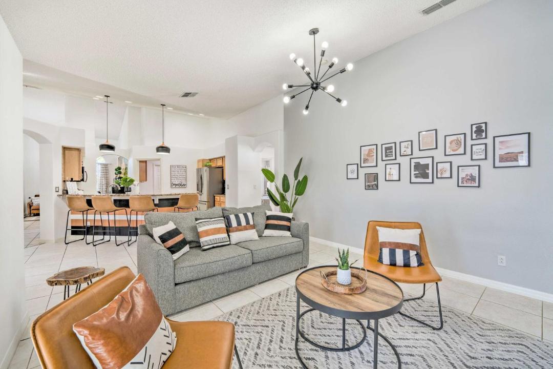 Photo of Livingroom in Orange Tree