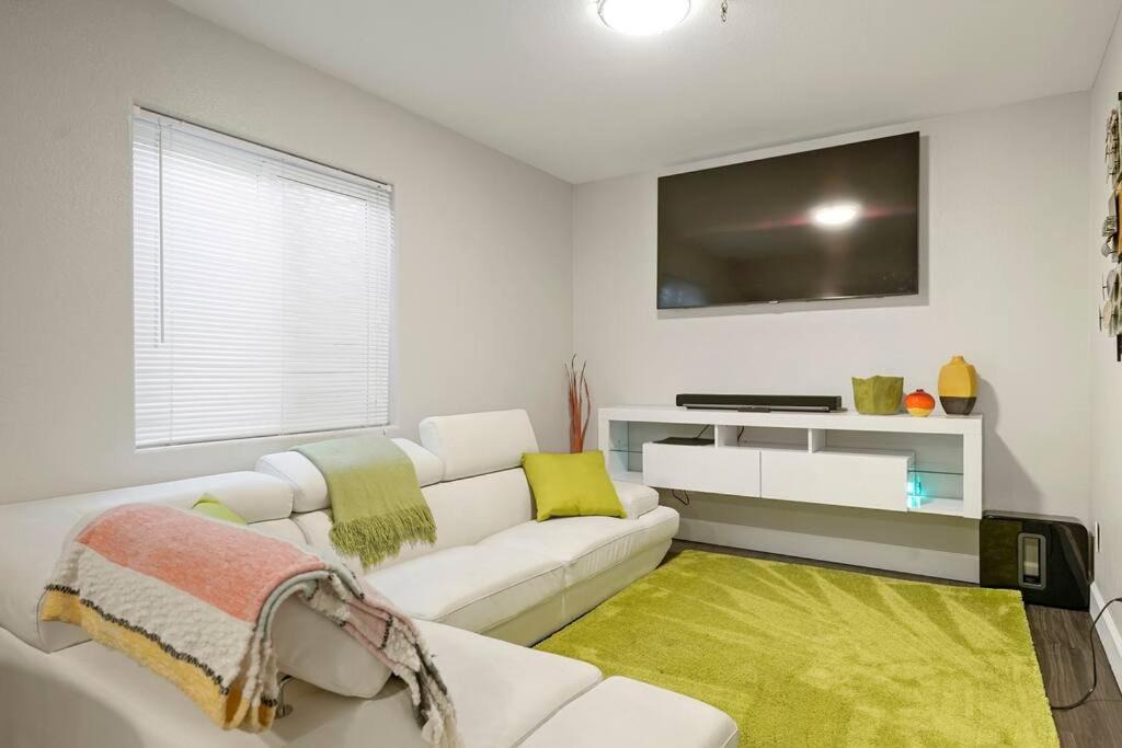 Photo of Livingroom in Thornton