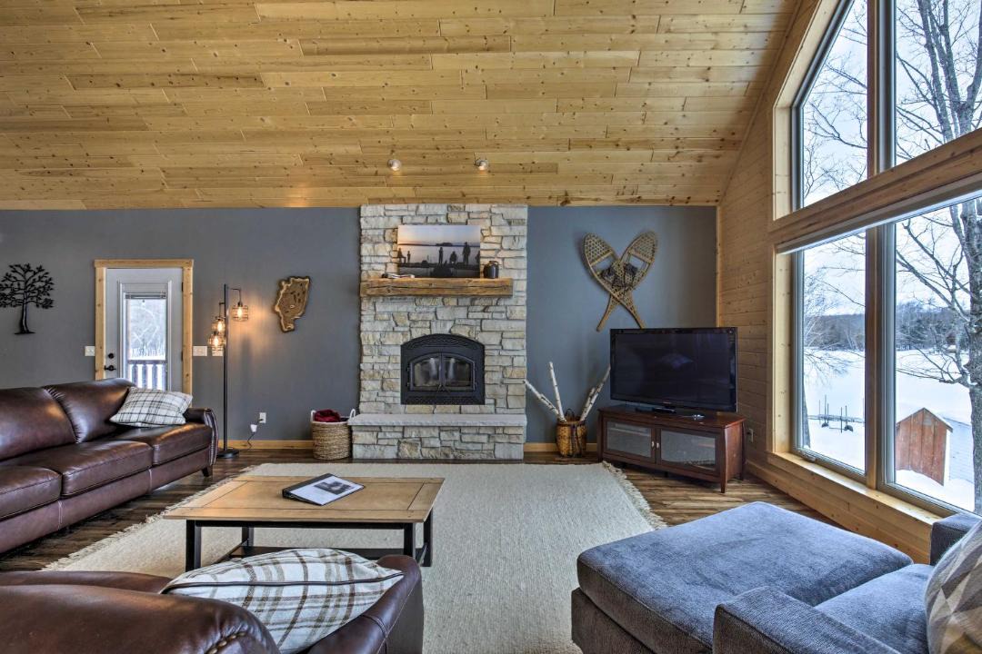 Photo of Livingroom in Iron River