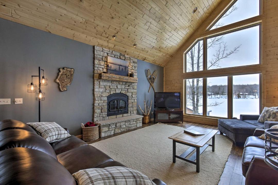 Photo of Livingroom in Iron River