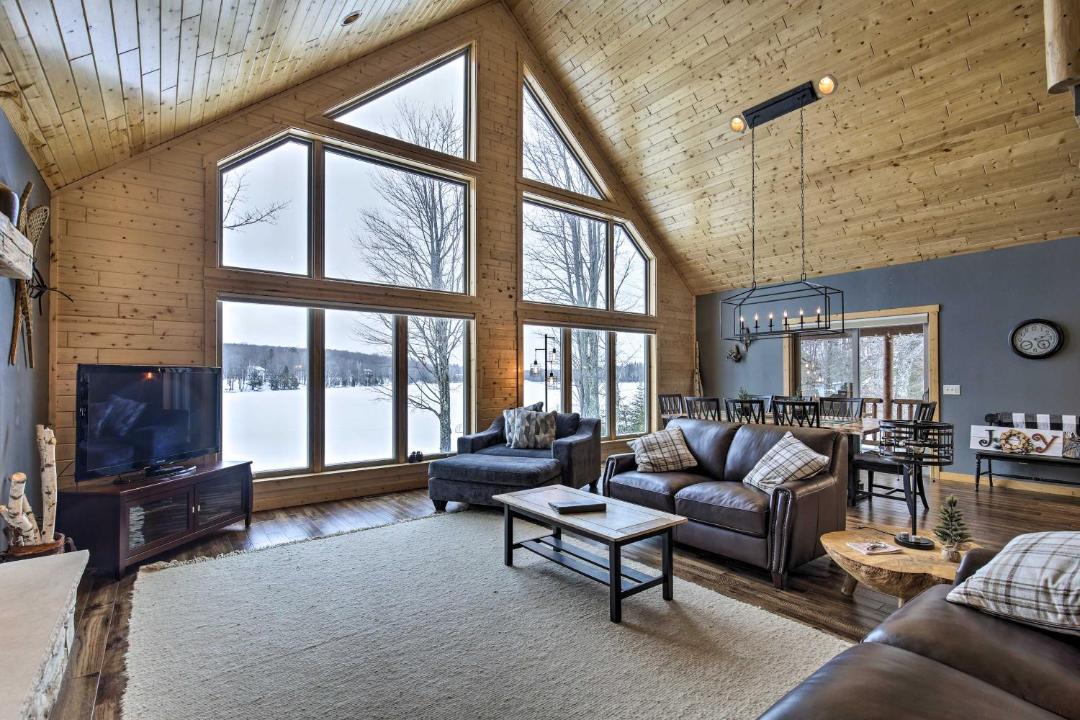 Photo of Livingroom in Iron River