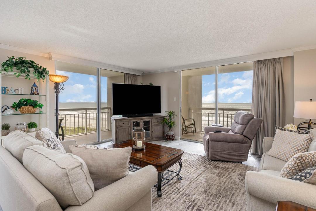 Photo of Livingroom in Arcadian Shores