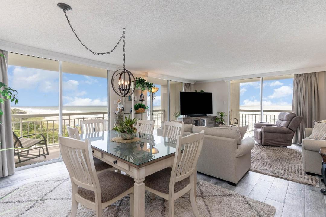 Photo of Livingroom in Arcadian Shores