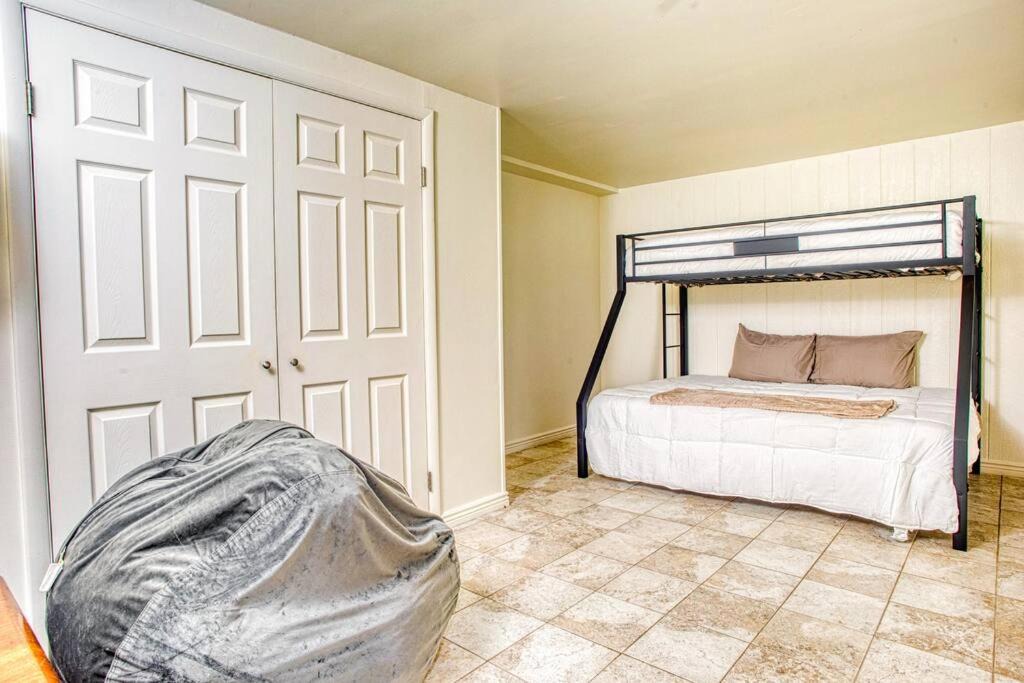 Photo of Bedroom in Lamar Heights Area