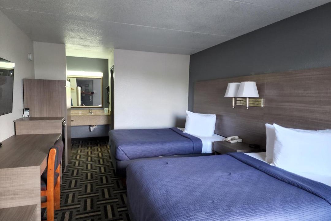 Photo of Bedroom in Hendersonville