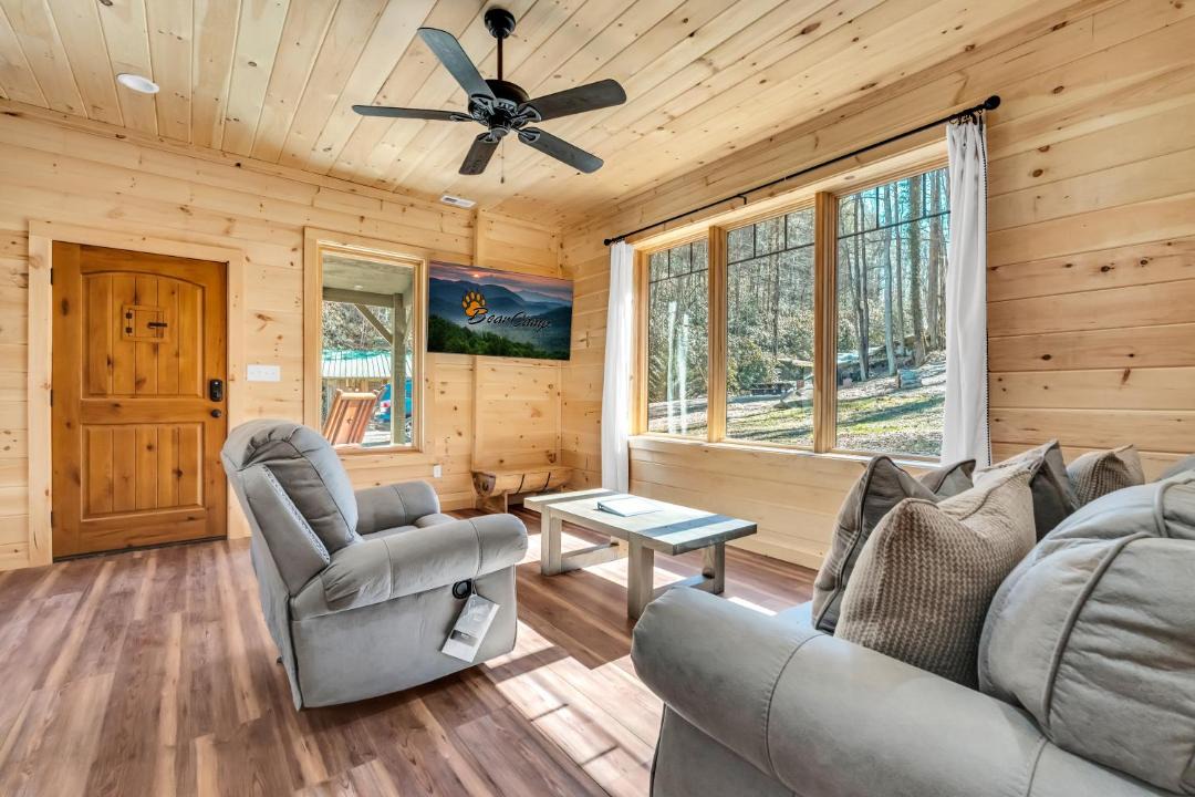 Photo of Livingroom in Cosby