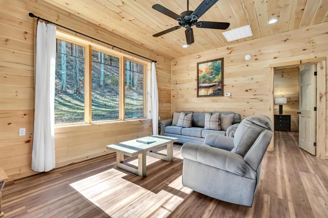 Photo of Livingroom in Cosby