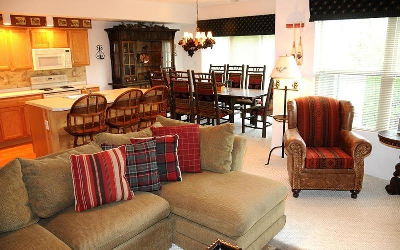 Photo of Livingroom in Seven Springs