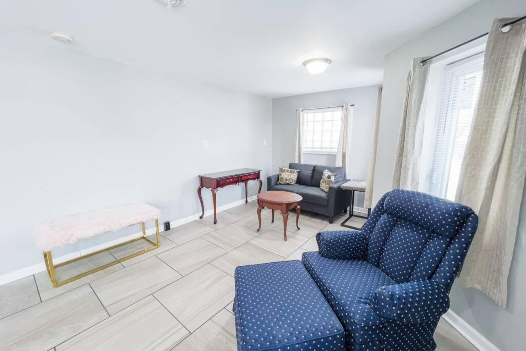 Photo of Livingroom in Niagara Falls