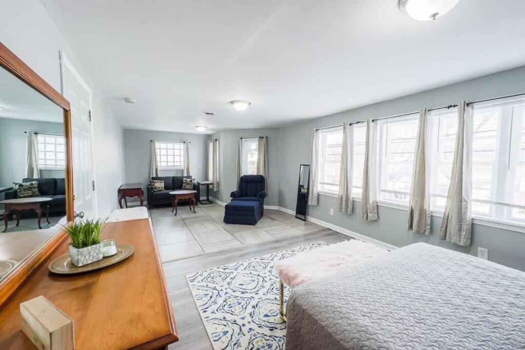 Photo of Livingroom in Niagara Falls