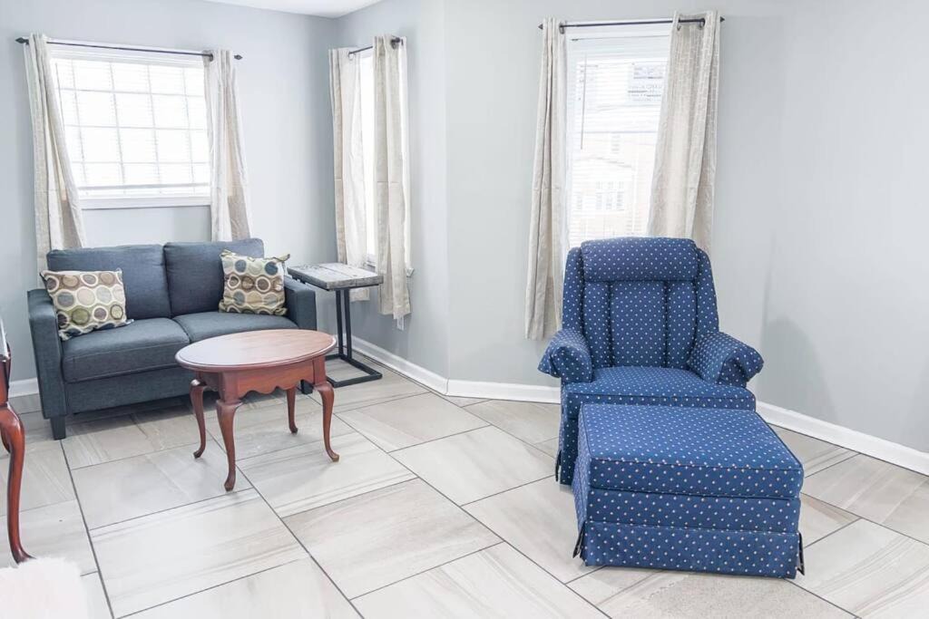 Photo of Livingroom in Niagara Falls