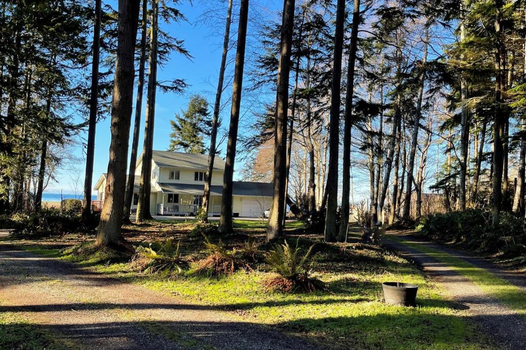 Photo of Buildings in Oak Harbor