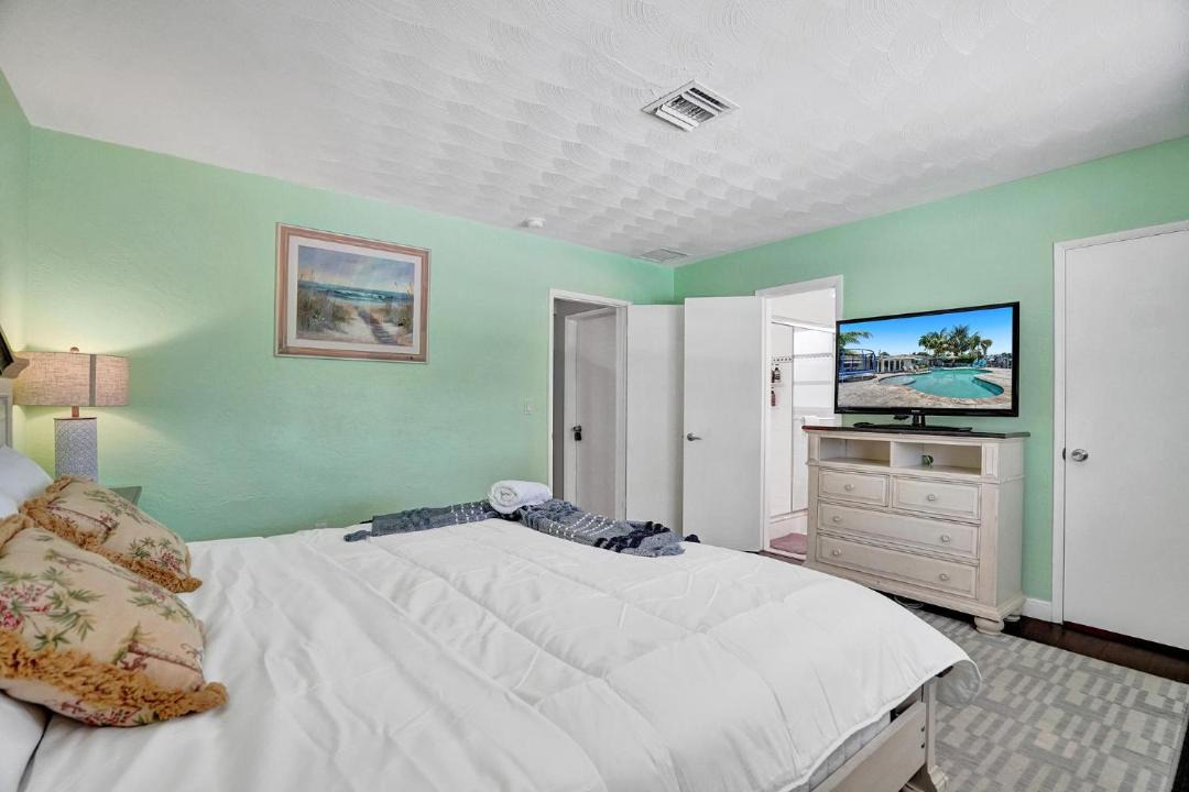 Photo of Bedroom in Garden Isles