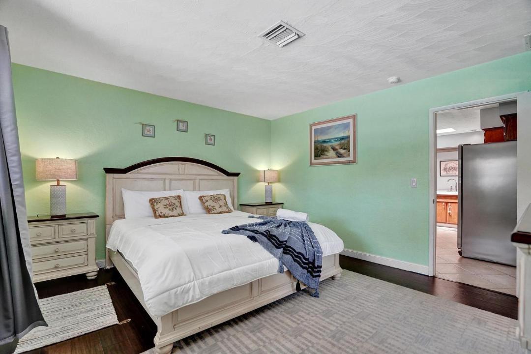 Photo of Bedroom in Garden Isles