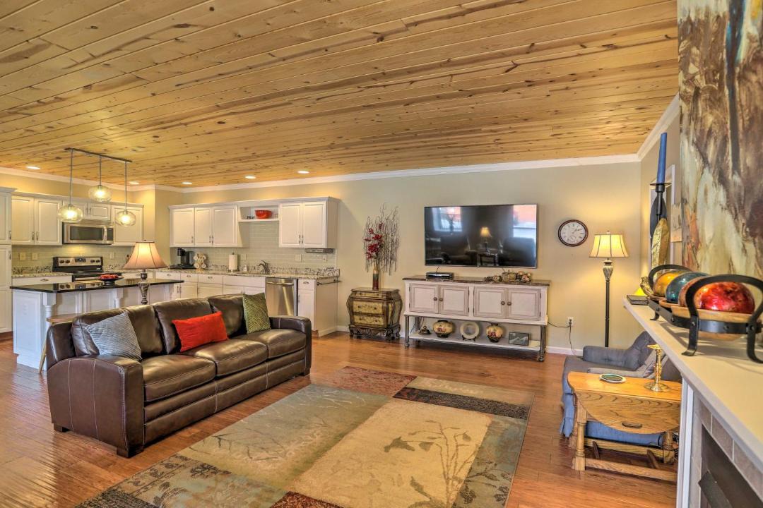 Photo of Livingroom in Tiffin