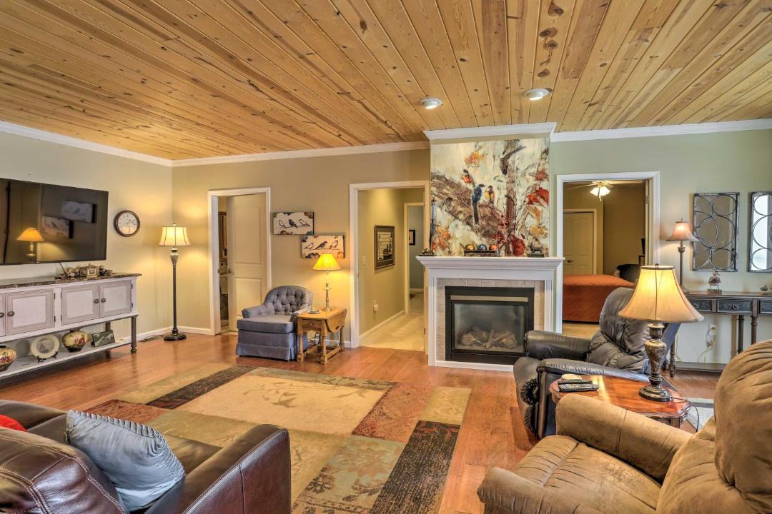 Photo of Livingroom in Tiffin