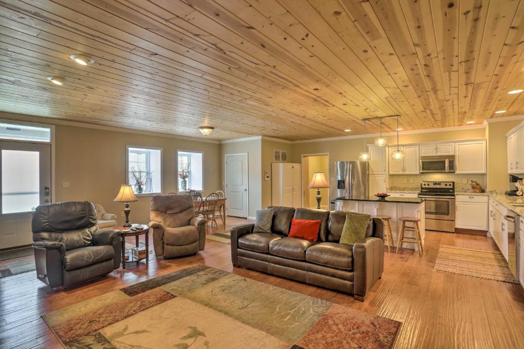 Photo of Livingroom in Tiffin