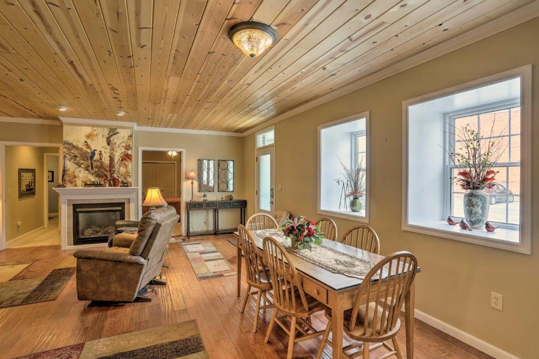 Photo of Livingroom in Tiffin