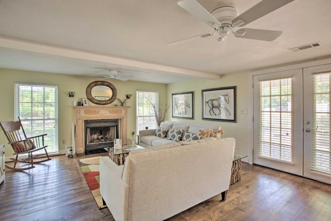 Photo of Livingroom in Pottsboro