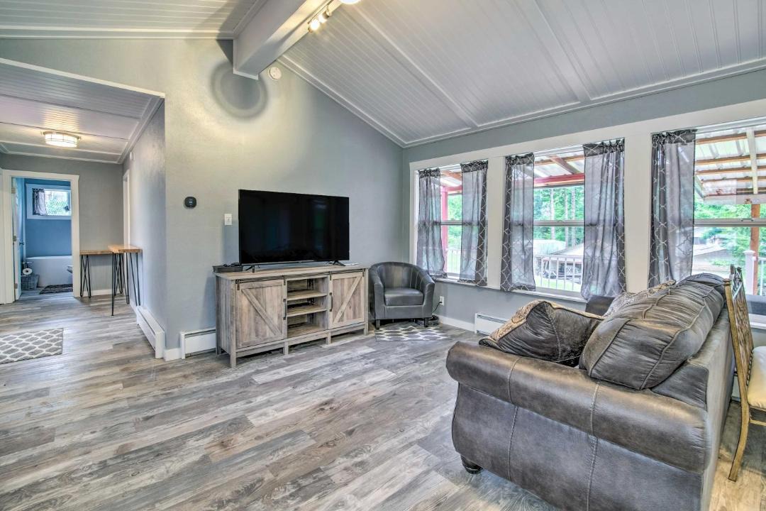 Photo of Livingroom in North Bend