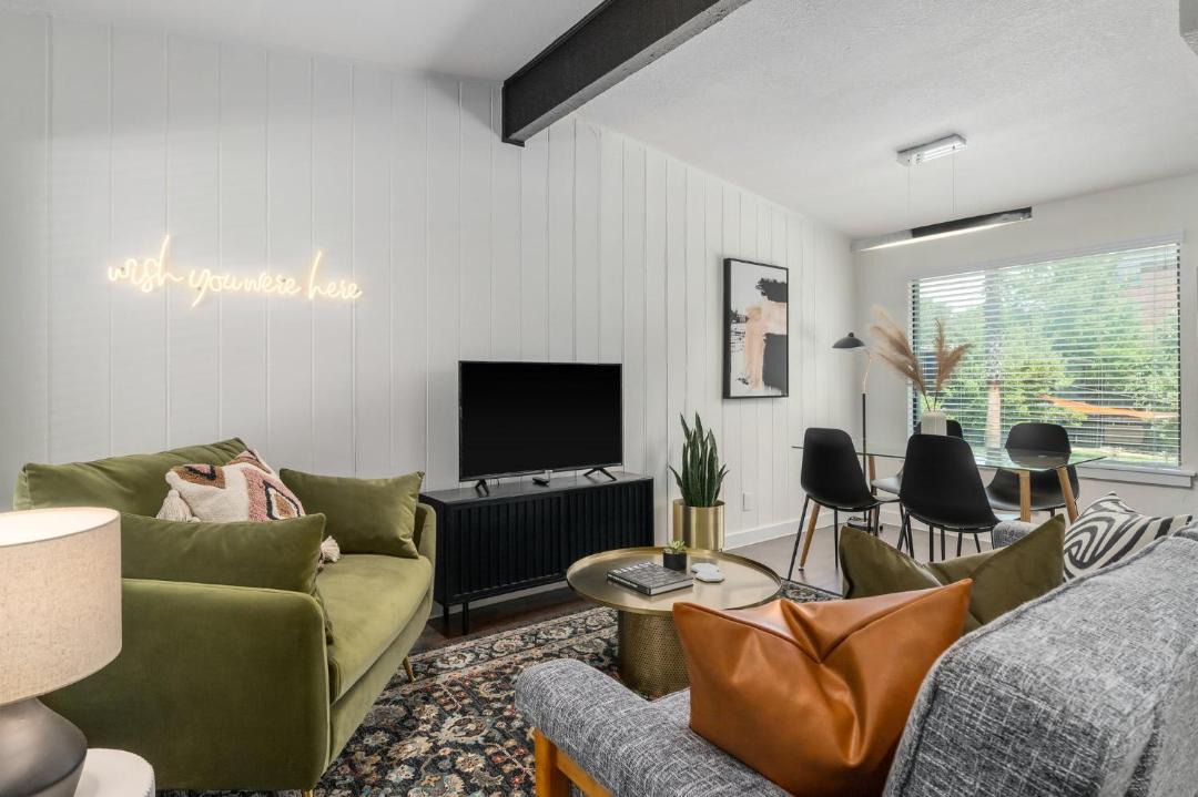 Photo of Livingroom in Neartown